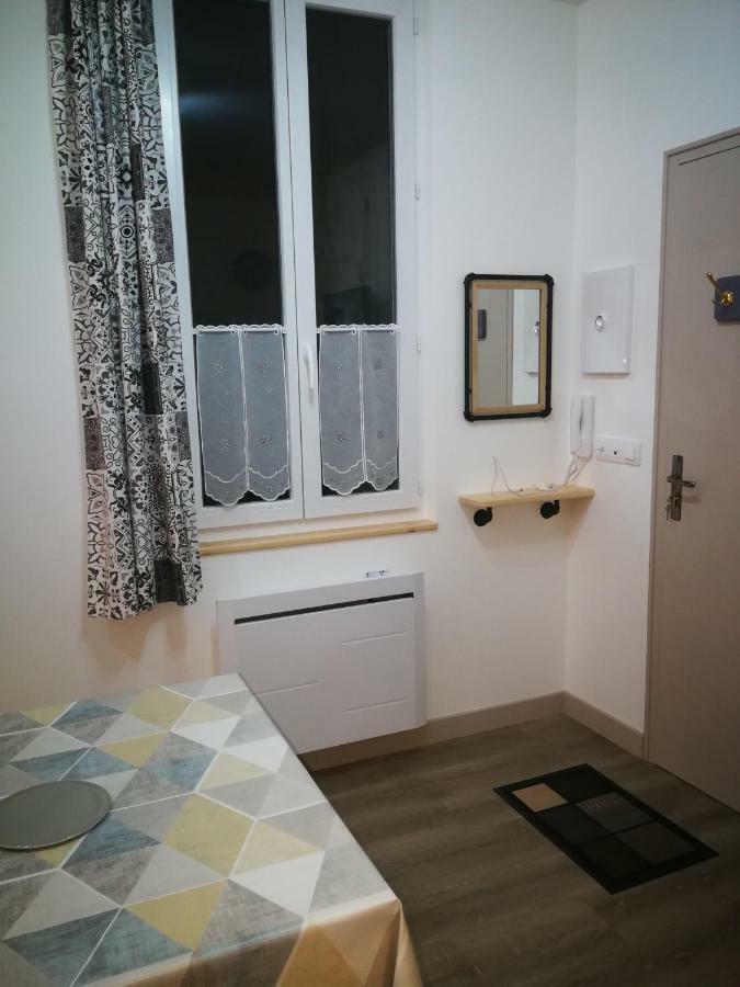 Lupin Apartment โรชฟอร์ ภายนอก รูปภาพ